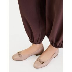Baleriny Lasocki. Brązowe baleriny damskie Lasocki, bez wzorów, bez obcasa. Za 179.99 zł.