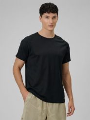 4F Koszulka treningowa regular szybkoschnąca męska - czarna XL. Czarne koszulki sportowe męskie 4f, m, bez wzorów, z materiału, sportowe, bez kołnierzyka. Za 129.99 zł.