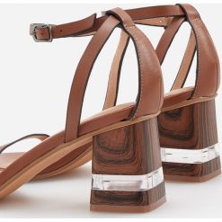 Skórzane sandały - Brązowy. Sandały damskie Reserved. W wyprzedaży za 149.99 zł.