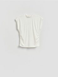 Bluzka z marszczeniem - złamana biel. Bluzki damskie Reserved, l, bez wzorów, z dzianiny, bez kołnierzyka, bez ramiączek. Za 59.99 zł.