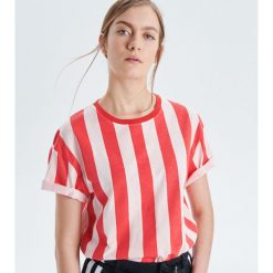 Koszulka w pasy - Różowy. T-shirty damskie marki Cropp. W wyprzedaży za 19.99 zł.