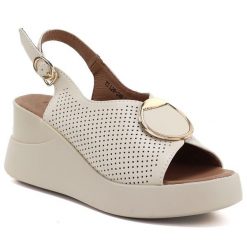 Skórzane sandały damskie na koturnie beżowe T.Sokolski L26-248. Brązowe sandały damskie T.Sokolski, bez wzorów, ze skóry, bez obcasa, na koturnie, bez zapięcia. Za 199.99 zł.