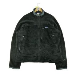 Second life - Kurtka polarowa Retro dla kobiet - Stan dobry. Czarne kurtki damskie Patagonia, bez wzorów, z polaru, bez kaptura, trekkingowe. Za 211.46 zł.