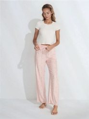 Bawełniana piżama dwuczęściowa ze spodniami w kratkę - kremowy. Białe piżamy damskie Sinsay, l, bez wzorów, z bawełny, bez ramiączek. Za 59.99 zł.