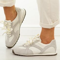 Szare skórzane półbuty damskie Vinceza 86427. Szare obuwie sportowe damskie VINCEZA, na jesień, bez wzorów, z jeansu, biznesowe, z okrągłym noskiem, bez obcasa, na płaskiej podeszwie, bez zapięcia. W wyprzedaży za 219.12 zł.