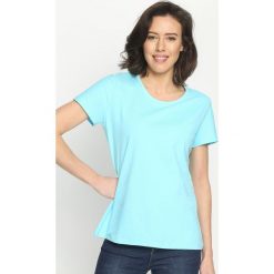 Jasnoniebieski T-shirt Whatness. T-shirty damskie marki Born2be. Za 24.99 zł.