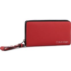 Duży Portfel Damski CALVIN KLEIN - Stride Lrg Ziparound XXL K60K605503 809. Brązowe portfele damskie marki Calvin Klein, bez wzorów, ze skóry ekologicznej. Za 359.00 zł.