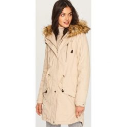Parka z futerkiem przy kapturze - Beżowy. Brązowe parki damskie Reserved. Za 299.99 zł.