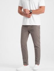 Ombre Męskie spodnie chino o dopasowanym kroju - ciemnobeżowe V5 OM-PACP-0151 XL. Brązowe spodnie materiałowe męskie Ombre, m, bez wzorów. Za 149.99 zł.