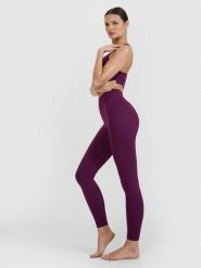4F Legginsy do jogi i pilatesu bezszwowe damskie - fioletowe XS/S. Fioletowe legginsy damskie 4f, l, bez wzorów, z dzianiny, z podwyższonym stanem, na fitness i siłownię. W wyprzedaży za 99.99 zł.