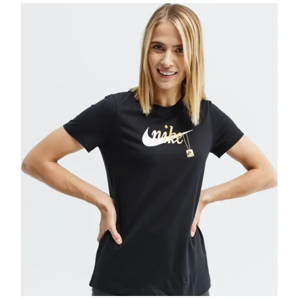 Nike Koszulka Ss W Nsw Sport Charm , czarny, rozmiar S. Czarne koszulki sportowe damskie Nike, s, bez wzorów, z bawełny, bez kołnierzyka, bez ramiączek, climacool (adidas). Za 119.99 zł.