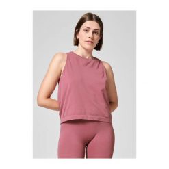 Damska Koszulka Fitness Essential Block Casualowa. Czerwone obuwie sportowe damskie Casall, bez wzorów, na fitness i siłownię. Za 119.99 zł.