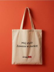 Materiałowa torba shopper z napisem "Mój styl? Zawsze w punkt!" - kremowy. Białe torebki shopper damskie Sinsay, bez wzorów, z materiału, bez dodatków. Za 15.99 zł.