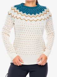 Sweter damski Fjallraven Ovik Knit Sweater. Białe swetry damskie Fjällräven, na jesień, s, bez wzorów, z dzianiny, biznesowe, bez kołnierzyka, bez ramiączek, bez kaptura. Za 661.09 zł.