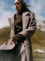 Sweter z domieszką wełny - zielony. Zielone swetry damskie Reserved, l, bez wzorów, z dzianiny, bez kołnierzyka, bez ramiączek, bez kaptura. W wyprzedaży za 79.99 zł.