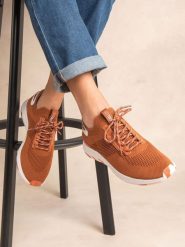Buty sportowe damskie TBS Jellina. Brązowe obuwie sportowe damskie TBS, bez wzorów, z materiału. Za 372.50 zł.