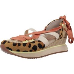 Sandały GIOSEPPO 78612G Nadruk zwierzęcy. Brązowe obuwie sportowe damskie Gioseppo, bez wzorów, ze skóry, bez obcasa, bez zapięcia. Za 367.99 zł.