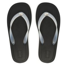 Japonki Tommy Jeans. Białe klapki damskie Tommy Jeans, bez wzorów, z jeansu, bez obcasa. Za 329.99 zł.