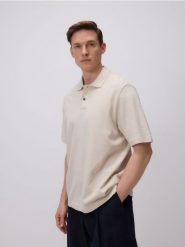 Koszulka polo boxy - beżowy. Brązowe koszulki polo męskie Reserved, l, bez wzorów, z bawełny, bez ramiączek. W wyprzedaży za 69.99 zł.