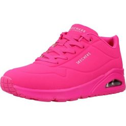 Buty do chodzenia damskie Skechers Night Shades. Czerwone obuwie sportowe damskie Skechers, bez wzorów, z materiału, trekkingowe, Skechers Sport. Za 360.10 zł.
