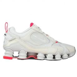 Buty do chodzenia damskie Nike Shox TL Nova. Białe obuwie sportowe damskie Nike, bez wzorów, z gumy, trekkingowe. Za 932.00 zł.