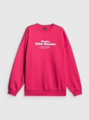 4F Bluza dresowa oversize bez kaptura damska - różowa S. Czerwone swetry damskie 4f, s, bez wzorów, z dresówki, bez kołnierzyka, bez ramiączek, bez kaptura. Za 159.99 zł.