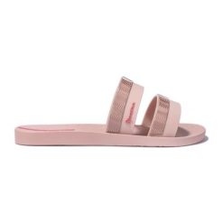 Klapki Ipanema Mesh Slide 83649 BB780 różowe. Czerwone klapki damskie bez wzorów, z materiału, sportowe, bez obcasa. Za 218.61 zł.