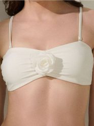 Góra od bikini z odpinanymi ramiączkami - kremowy. Białe bikini damskie Sinsay, l, bez wzorów. Za 29.99 zł.