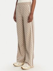 Guess Spodnie dresowe V6GB04 K2955 Beżowy Regular Fit. Brązowe spodnie dresowe damskie Guess, xxs, z aplikacjami, z dresówki. Za 519.99 zł.