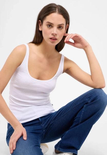 Damski Top Mustang Style Lynn General White 1013930 2045. Białe t-shirty damskie Mustang, m, bez wzorów, bez kołnierzyka. Za 59.99 zł.