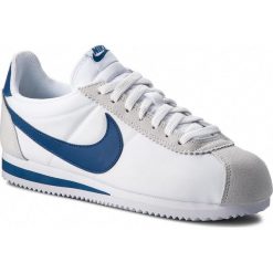 Buty NIKE - Classic Cortez Nylon 807472 102 White/Gym Blue. Białe buty sportowe męskie Nike, z materiału. W wyprzedaży za 269.00 zł.