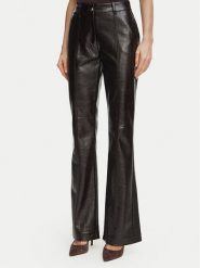 Marciano Guess Spodnie z imitacji skóry G6BB01 K6814 Brązowy ciemny Regular Fit. Brązowe spodnie materiałowe damskie Marciano Guess, z aplikacjami, ze skóry. Za 755.99 zł.
