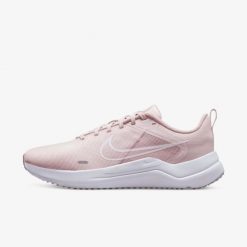 Buty do biegania damskie Nike Downshifter 12. Czerwone obuwie sportowe damskie Nike, bez wzorów, do biegania, nike downshifter. Za 229.99 zł.