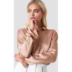 NA-KD Satynowa koszula - Beige. Koszule damskie marki NA-KD. Za 121.95 zł.