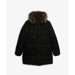 Damska kurtka puchowa o średniej długości Superdry Everest. Czarne kurtki damskie Superdry., bez wzorów, z puchu, bez kaptura. W wyprzedaży za 833.05 zł.