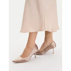 Szpilki Steve Madden. Czerwone szpilki damskie Steve Madden, bez wzorów, bez obcasa, bez zapięcia. Za 424.99 zł.