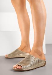 Złote Klapki Vices z Perforowaną Cholewką Sarianae. Żółte klapki damskie Born2be, bez wzorów, eleganckie, bez obcasa, na płaskiej podeszwie. Za 69.99 zł.