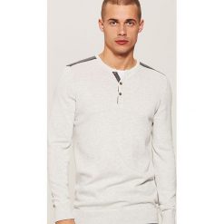 Sweter z guzikami - Jasny szar. Swetry przez głowę męskie marki Giacomo Conti. W wyprzedaży za 59.99 zł.