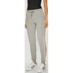 Tally Weijl - Spodnie. Spodnie materiałowe damskie marki TALLY WEIJL. W wyprzedaży za 69.90 zł.