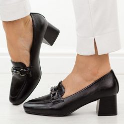 Czarne półbuty damskie na słupku M.Daszyński 25141-1. Czarne mokasyny damskie M.Daszyński, ze skóry, casualowe. Za 179.00 zł.