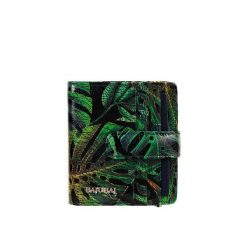 Mały portfel damski BajuBaj z naturalnej skóry licowej – funkcjonalny i stylowy PD1042s161. Zielone portfele damskie bez wzorów, ze skóry. Za 128.25 zł.