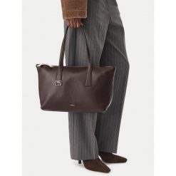 Torebka Furla. Brązowe torebki do ręki damskie Furla, bez wzorów, klasyczne, bez dodatków. Za 1,579.00 zł.