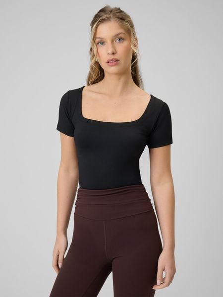 4F T-shirt slim gładki damski - czarny M. Czarne t-shirty damskie 4f, m, bez wzorów, z tkaniny, bez kołnierzyka. W wyprzedaży za 69.99 zł.