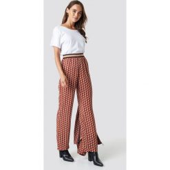 NA-KD Trend Spodnie z nadrukiem - Brown,Orange,Multicolor. Spodnie materiałowe damskie marki NA-KD Trend. Za 161.95 zł.