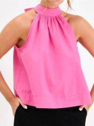 Bluzka z dekoltem halter - różowy. Czerwone bluzki damskie Sinsay, l, bez wzorów, bez kołnierzyka, bez ramiączek. Za 39.99 zł.