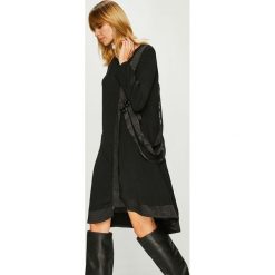Answear - Sukienka. Szare sukienki damskie ANSWEAR, z poliesteru, casualowe, z okrągłym kołnierzem, z długim rękawem. W wyprzedaży za 179.90 zł.