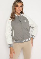 Zielona Kurtka Bomberka w Sportowym Stylu z Napisem Evalinas. Zielone kurtki damskie Born2be, l, bez wzorów, z jeansu, bez kaptura. Za 139.99 zł.