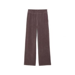 Damskie spodnie Essentials Elevated Velour Rib z prostymi nogawkami PUMA. Fioletowe spodnie materiałowe damskie Puma, bez wzorów. Za 199.00 zł.