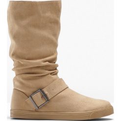Kozaki zimowe. Czarne kozaki damskie bonprix, ze skóry, bez obcasa. Za 147.99 zł.