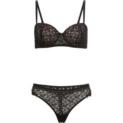 Biustonosz balkonetka + stringi (2 części) bonprix czarno-cielisty. Stringi damskie bonprix, w koronkowe wzory, z koronki. Za 74.99 zł.